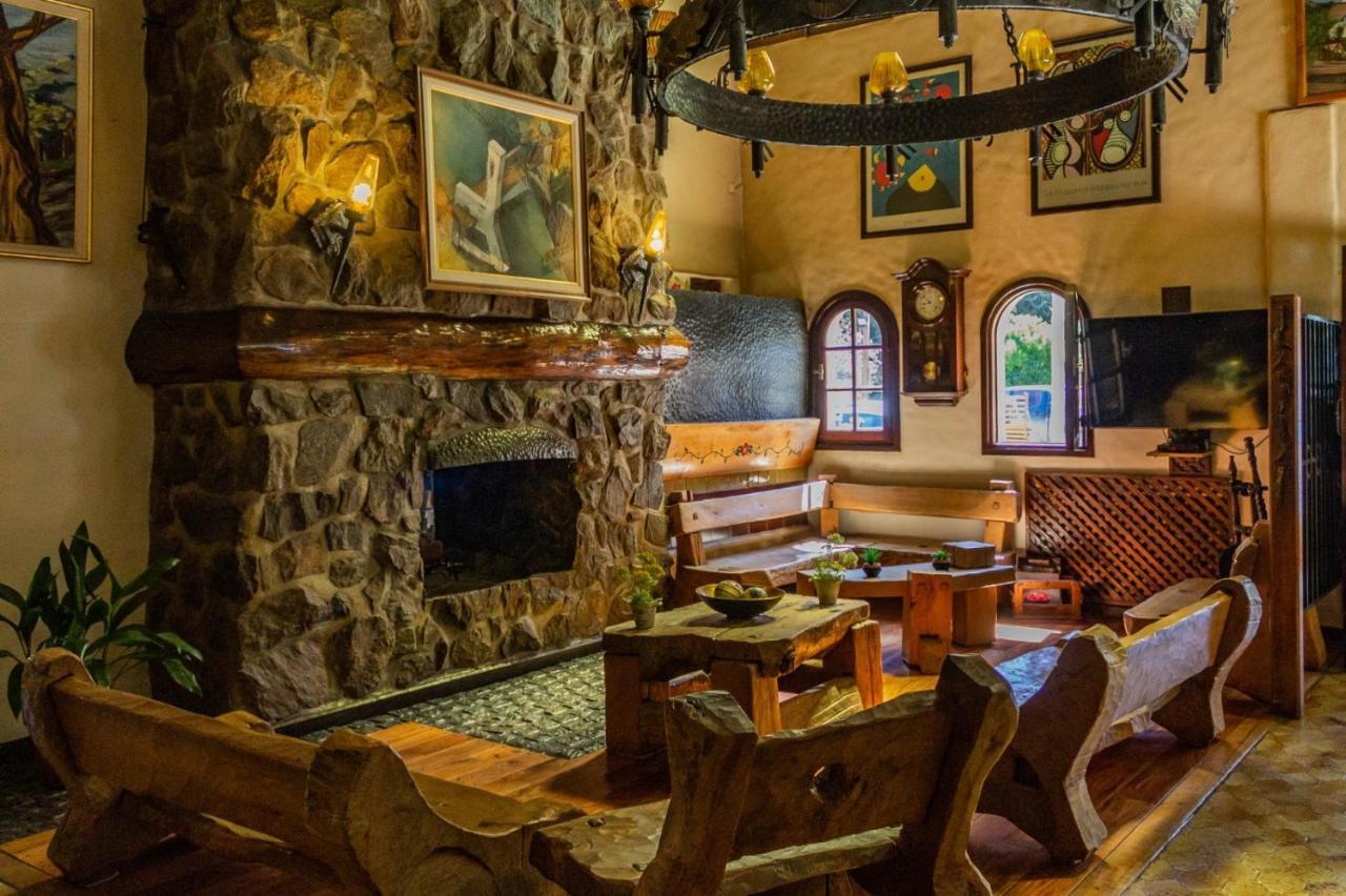 Hosteria La Posta Del Cazador San Martín de los Andes Exterior foto